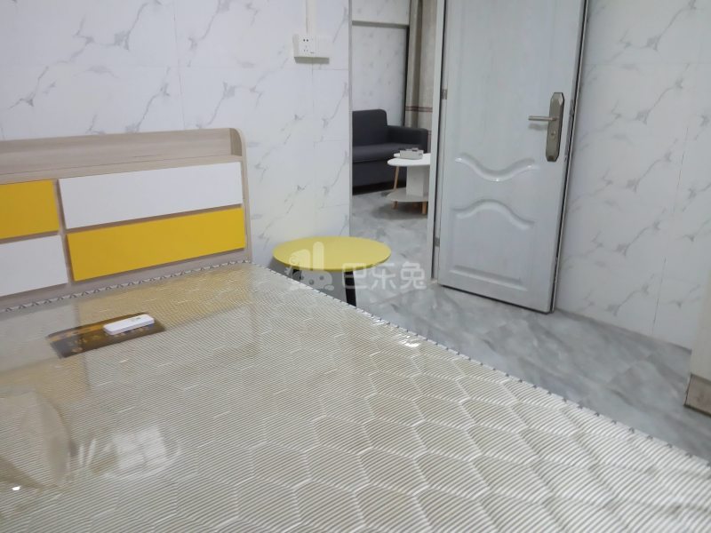 鹤边员村军民西路45号6838279卧室图1