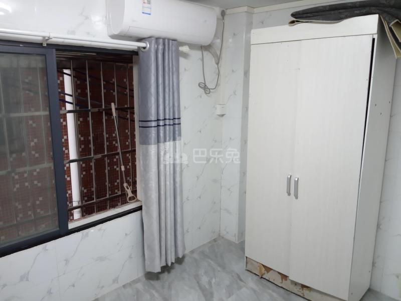 鹤边员村军民西路45号6838279卧室图7