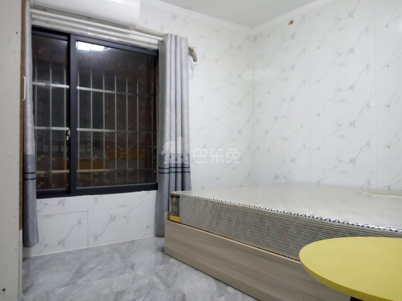 鹤边员村军民西路45号6838279卧室图6