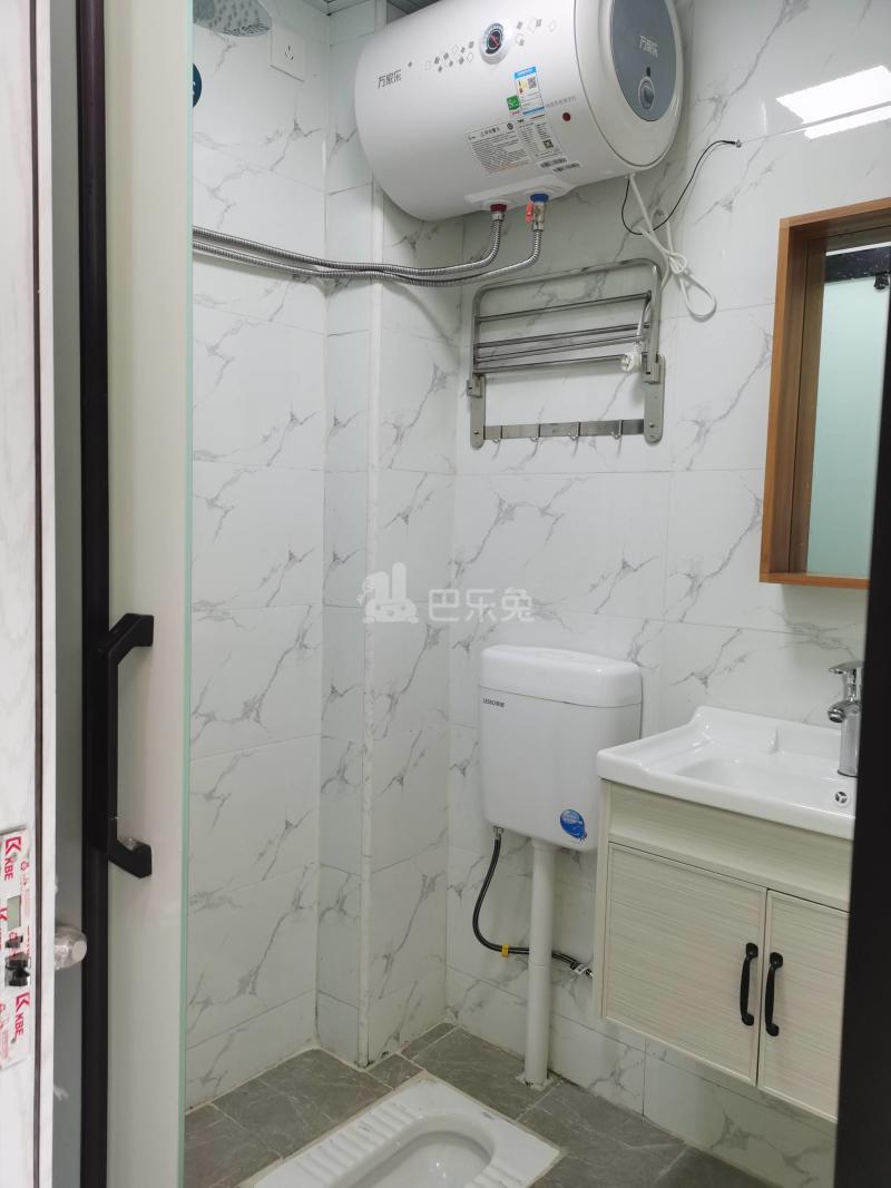 鹤边员村军民西路45号6838281卫生间图4