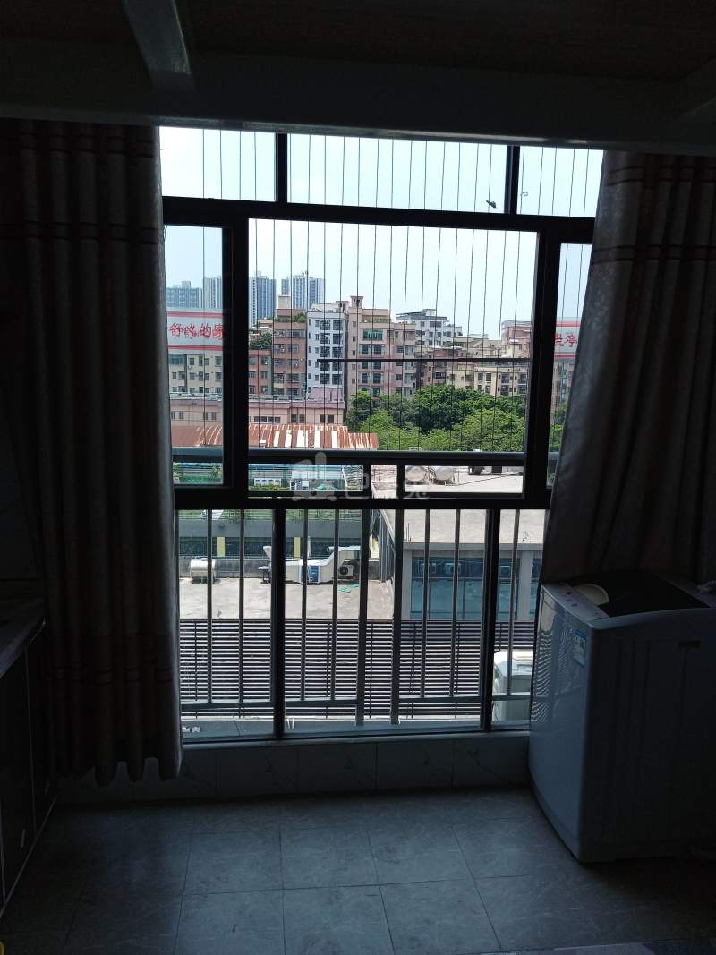 鹤边员村军民西路45号6838298卧室窗户图9
