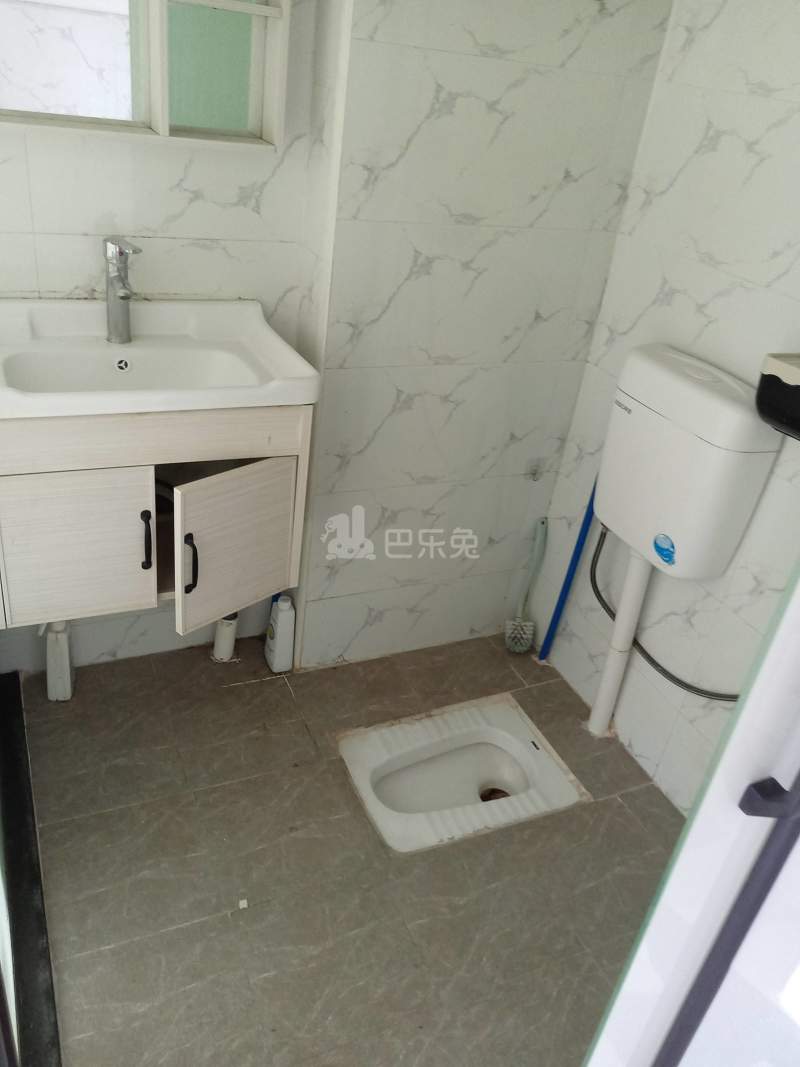 鹤边员村军民西路45号6838298卫生间图8