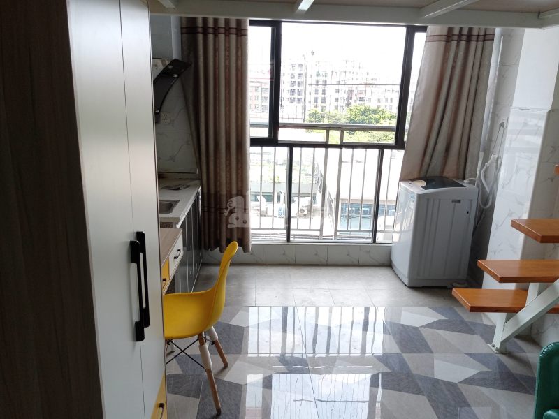 鹤边员村军民西路45号6838298客厅图5