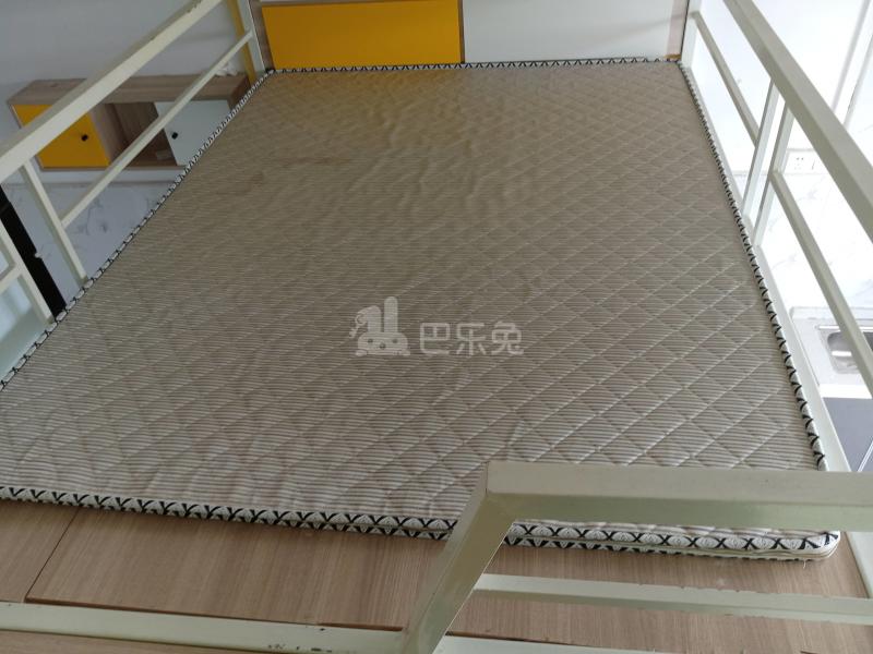 鹤边员村军民西路45号6838298卧室图0