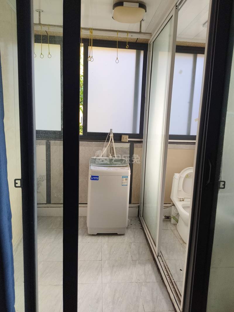 翁梅新苑二区6842858卧室窗户图6