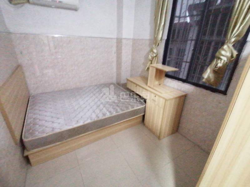 鹤边员村龙塘街二巷20号6866058卧室图3