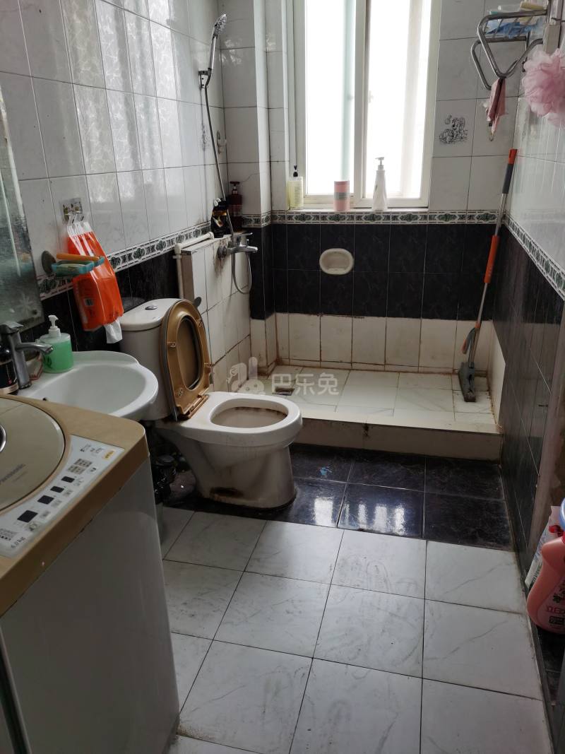 民乐社区南苑六村东区6882420卫生间图7