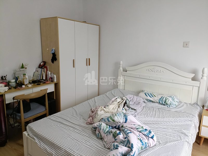 嘉泰馨庭6886318卧室图3