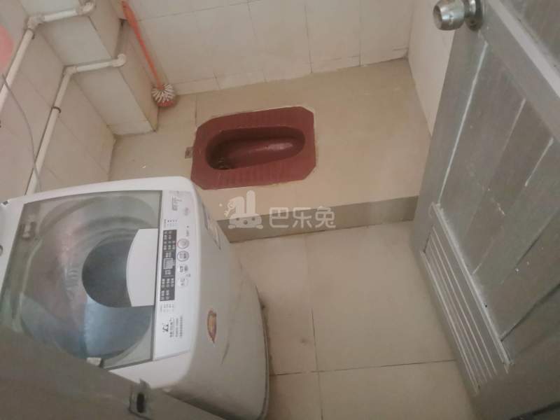 瑞华街32号6899379卫生间图6