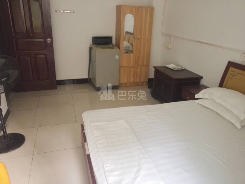 龙洞西大街72号6945954客厅图4