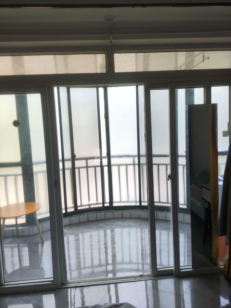 易安小区6972856卧室窗户图6