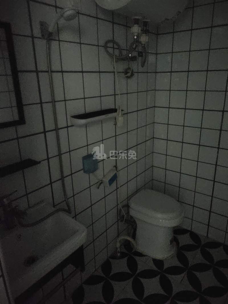 易安小区6972856卫生间图5