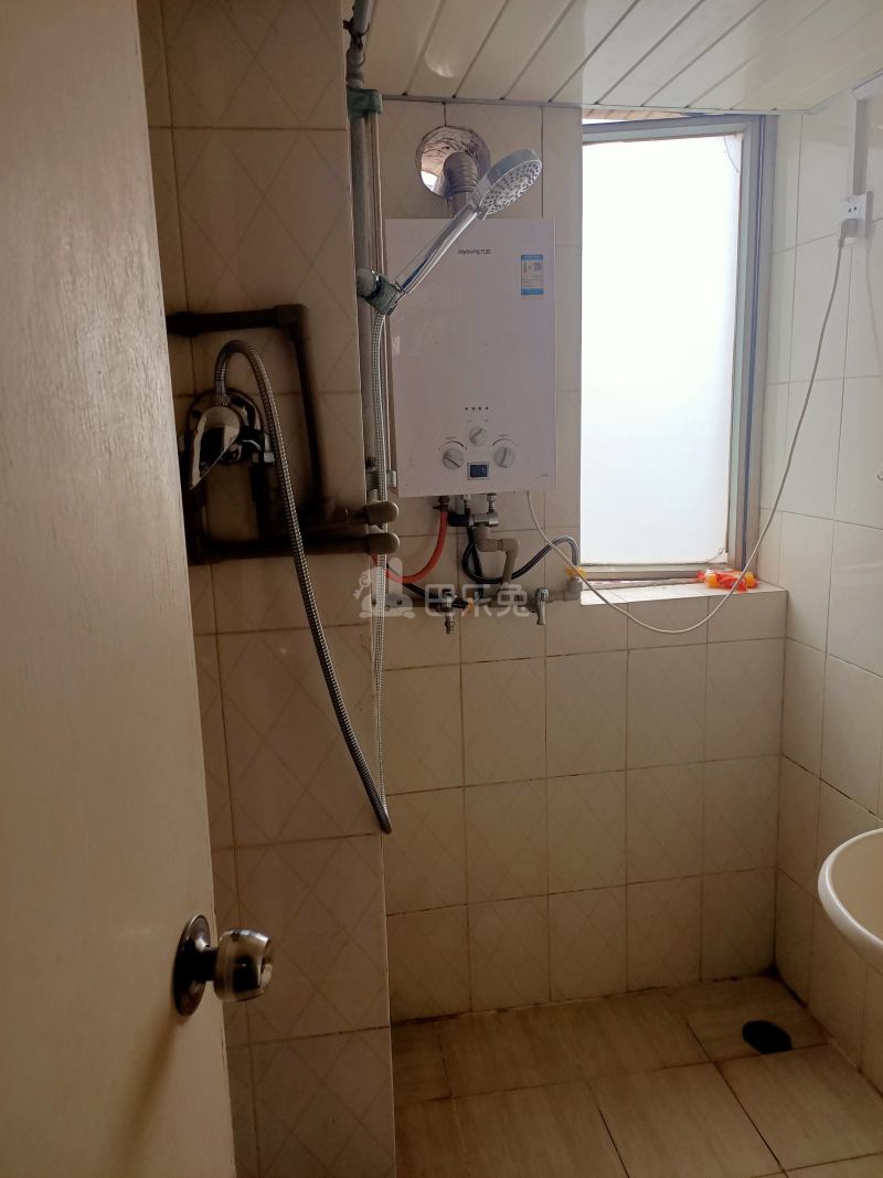 深南花园6999017卫生间图8