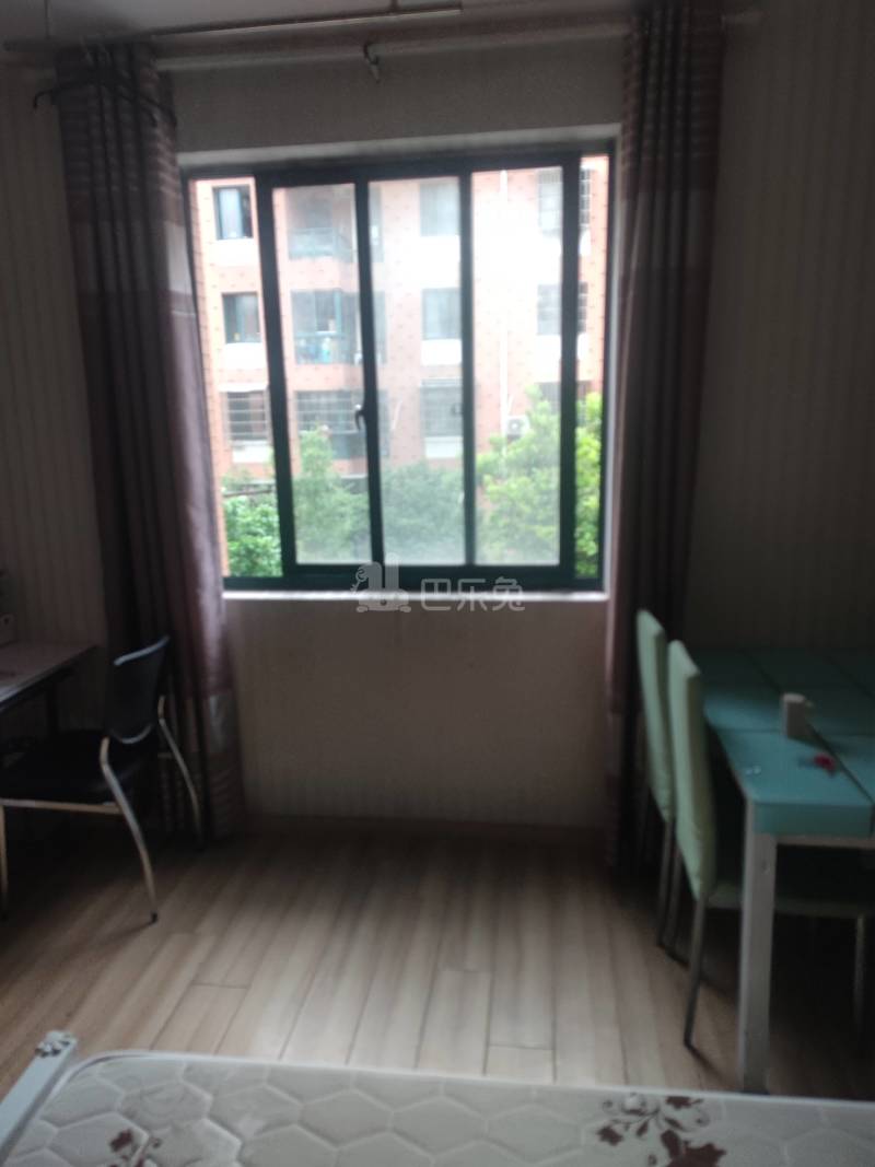 太平家园7004546卧室窗户图7