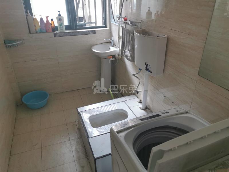 太平家园7004578卫生间图7