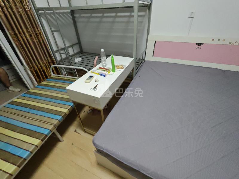 静安花苑701915卧室图2