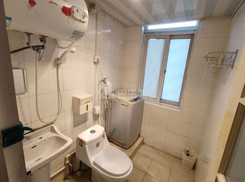 静安花苑701916卫生间图11