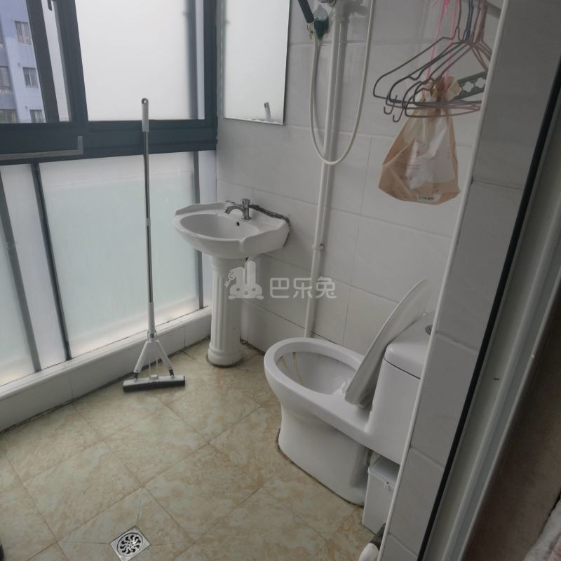 水清年华花园703173卫生间图5