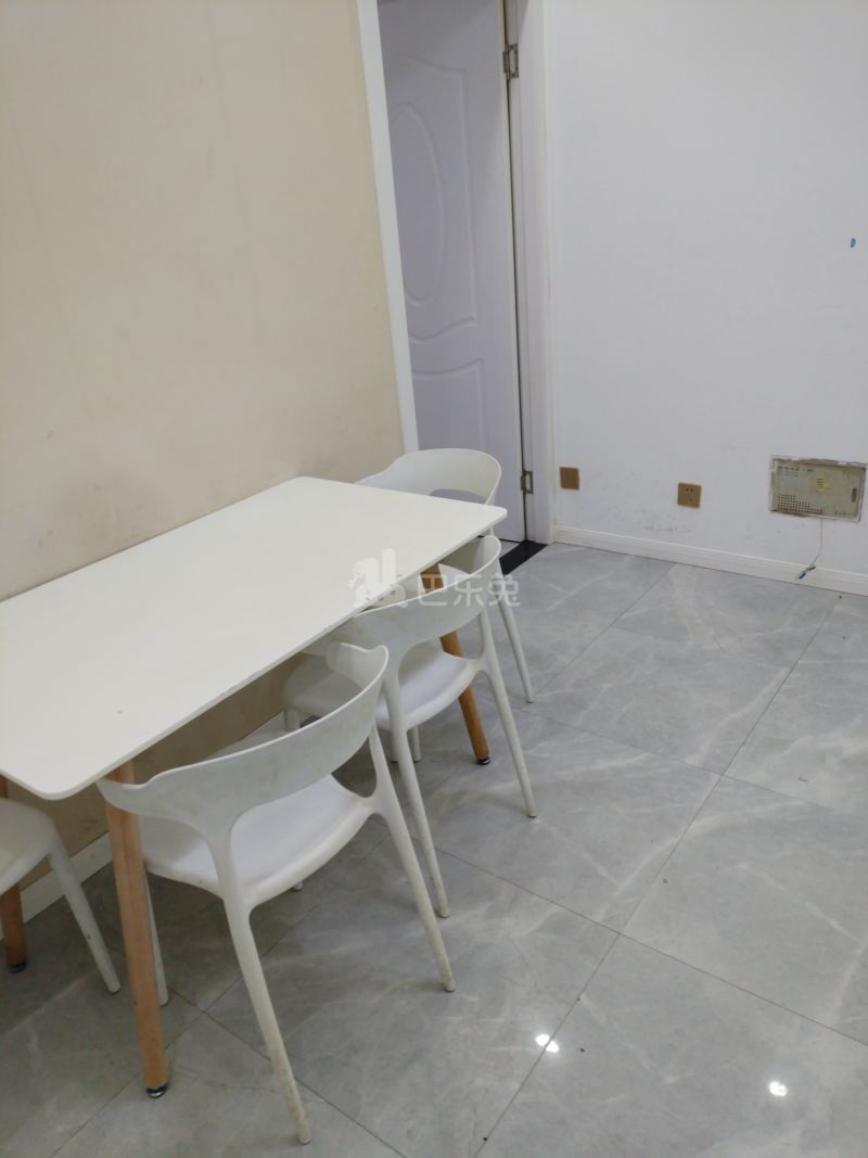 丽江佳苑705777客厅图4