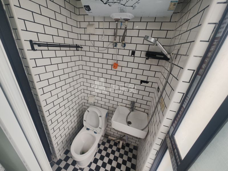 经纬学士逸居家园7063877卫生间图8