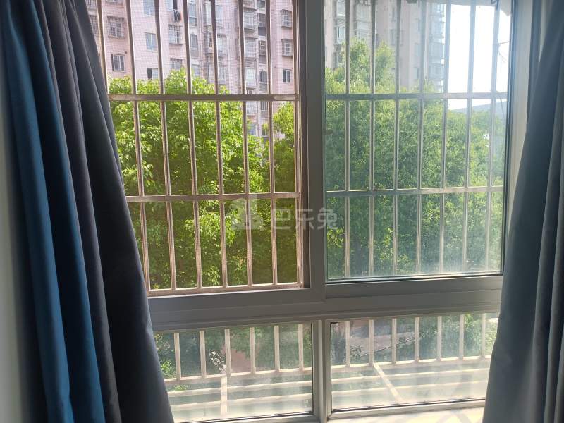 爱博四村7072711卧室窗户图7