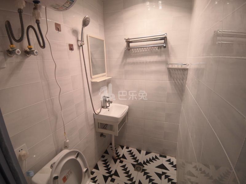 爱博四村7072713卫生间图9