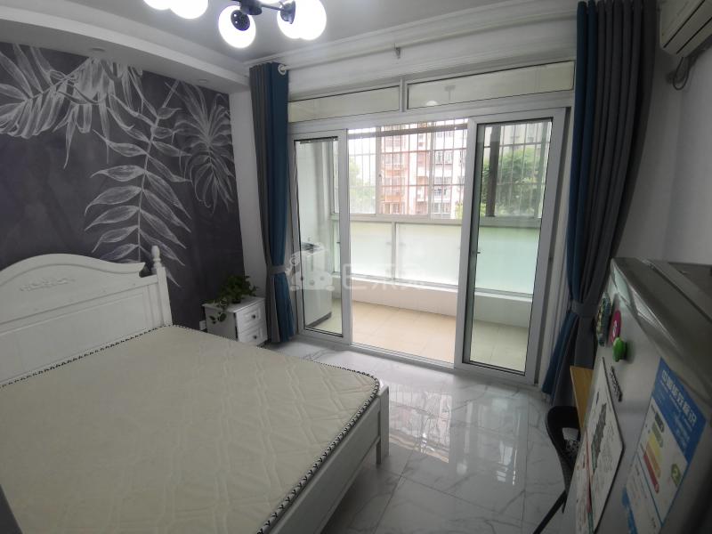 爱博四村7072713卧室图0