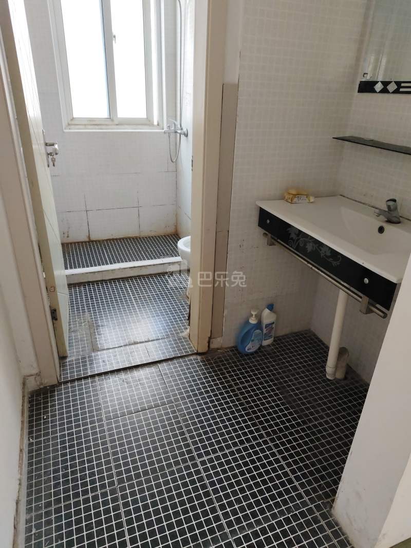 金沙湾绿地和苑一期7111636卫生间图8