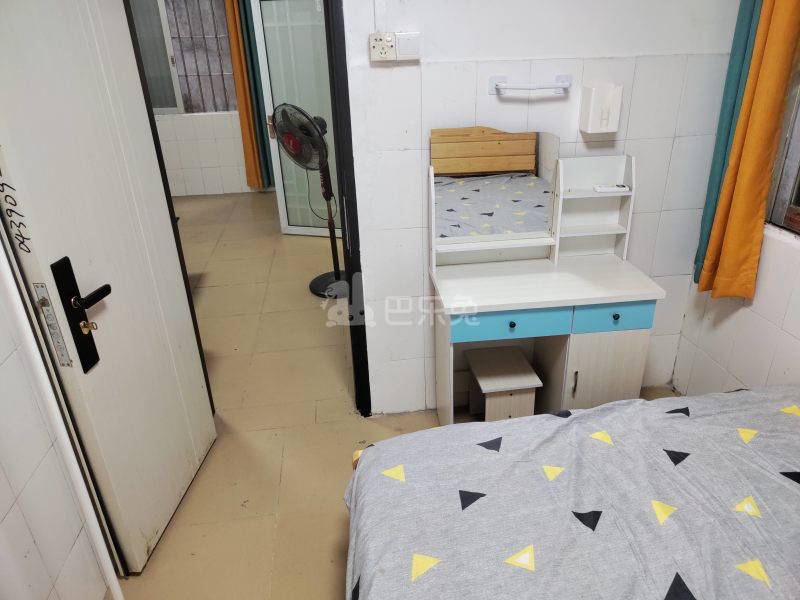 江夏青龙大街三巷10号7119924卧室图0