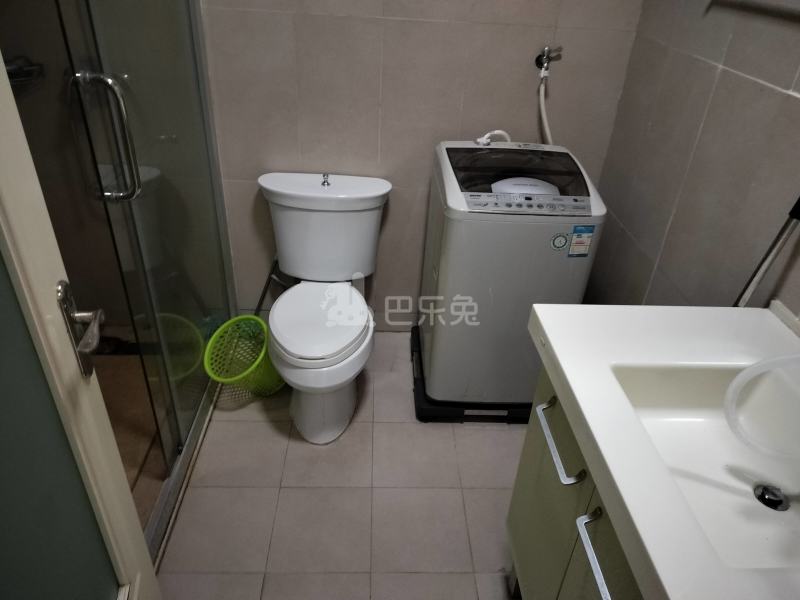 中寰广场7162984卫生间图5