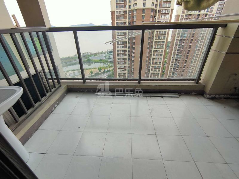 世茂江滨花园峻景湾7211295卧室图2