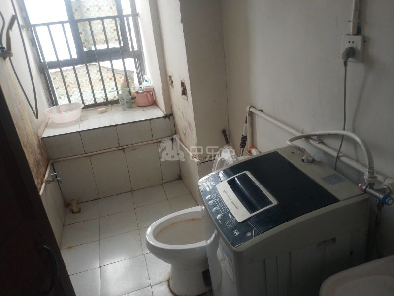 世茂江滨花园峻景湾7211295卫生间图4