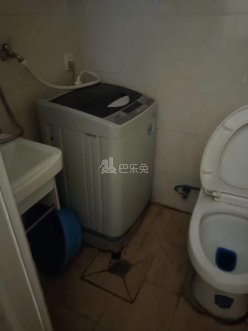 国际花园14805447卫生间图0