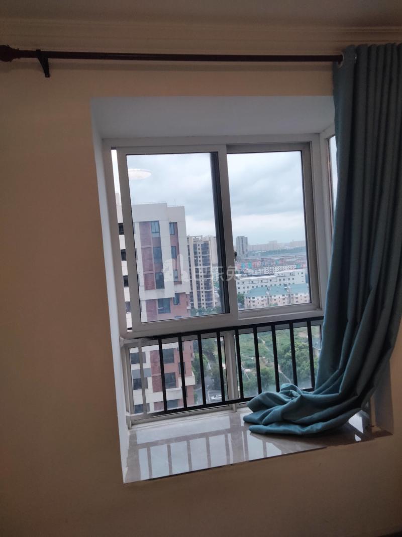 枫树林景苑南区7246240卧室窗户图7