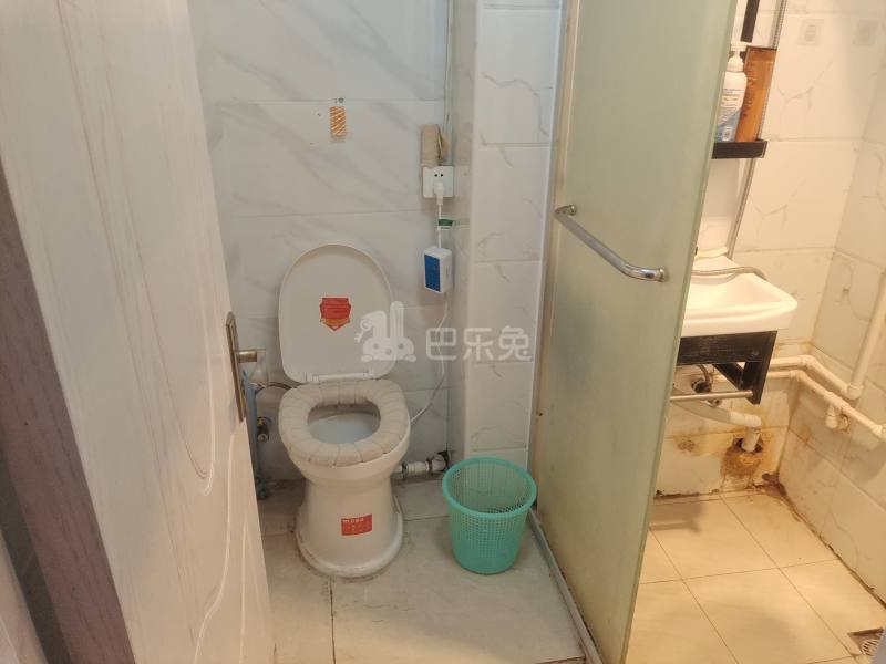 潼港西八村7260836卫生间图8