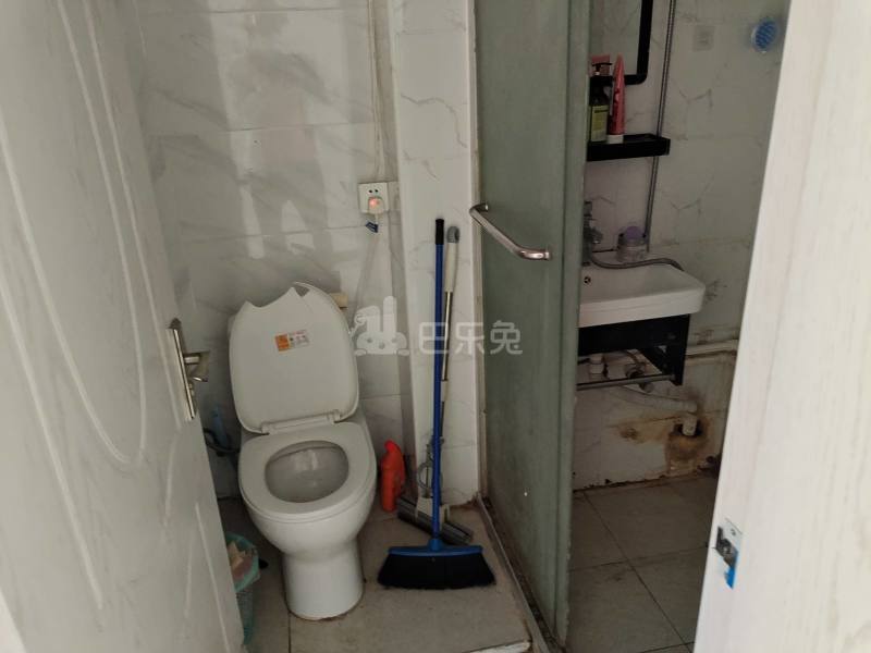 潼港西八村7260836卫生间图9