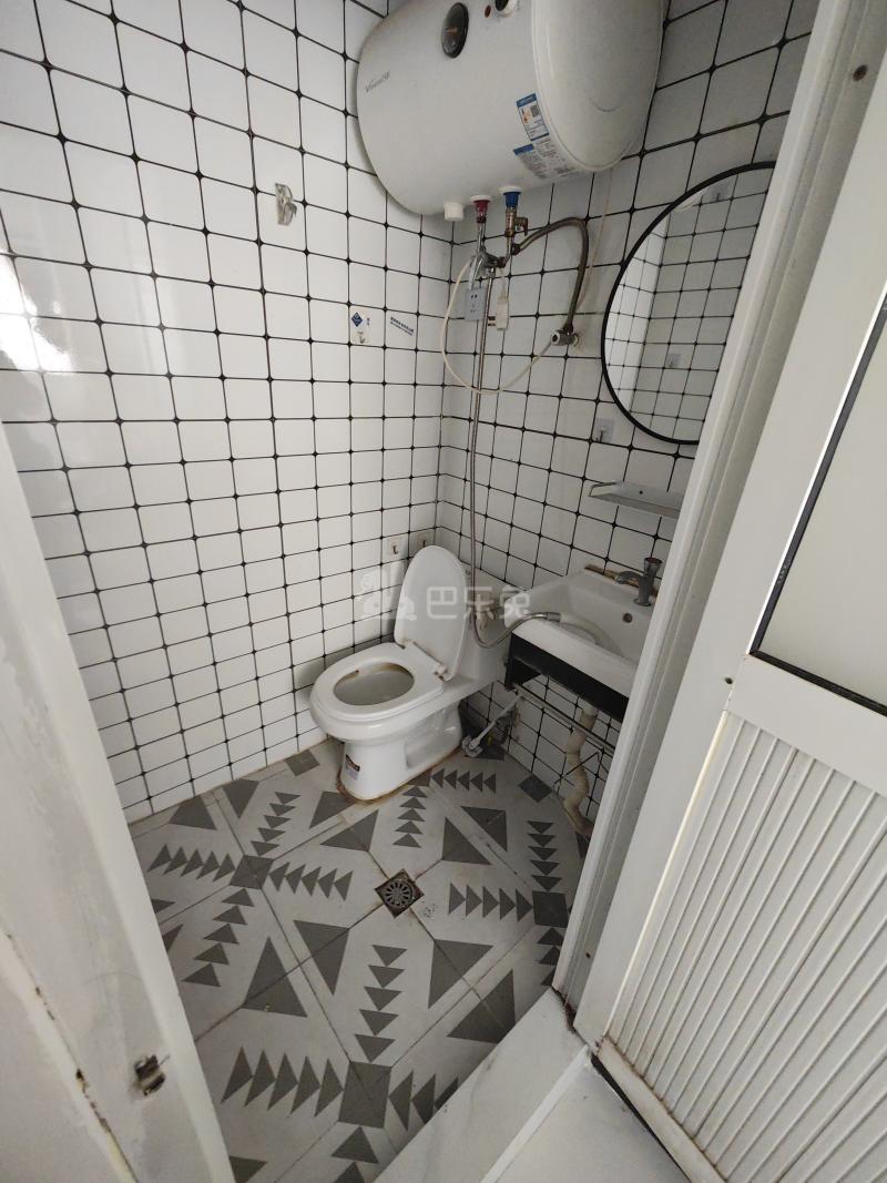 莲杨苑7304398卫生间图5