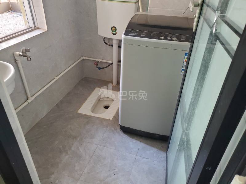 长湴新村西二街52号7317741卫生间图4
