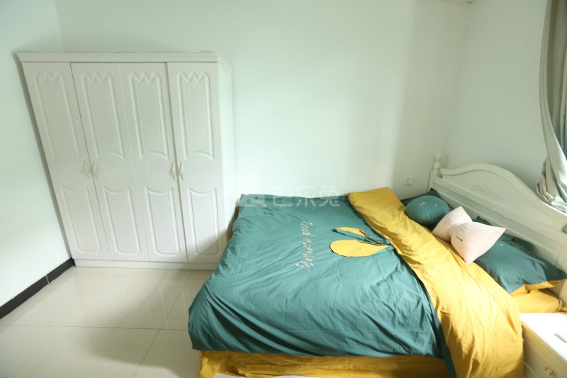 壹家公寓新华广场店7342214卧室图3