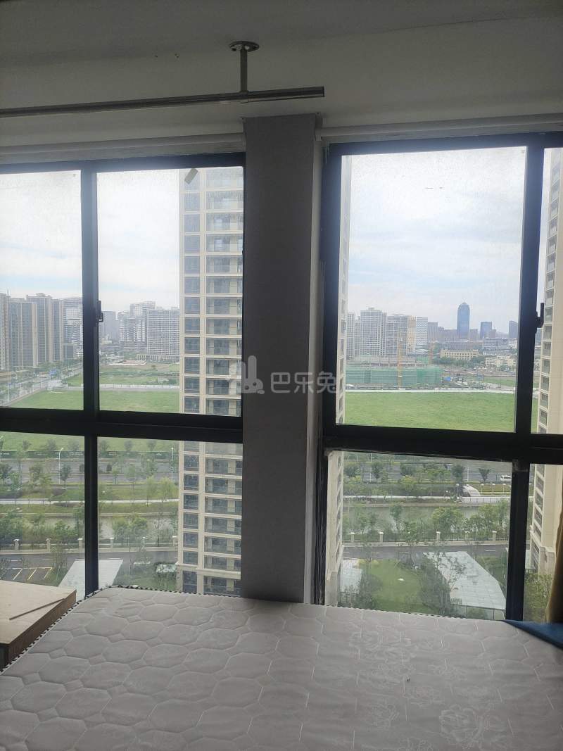 山秀景苑7352435卧室窗户图8