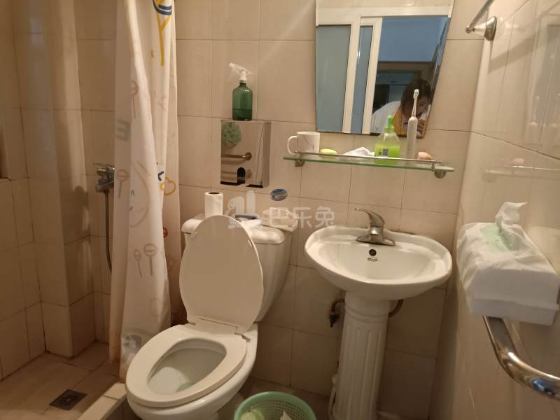 临汾小区7296767卫生间图10