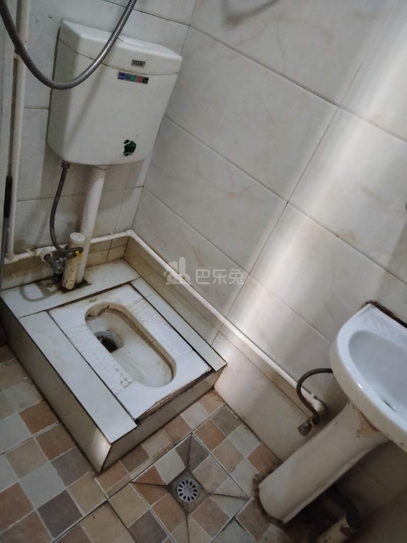 顺达花苑东区7382509卫生间图5