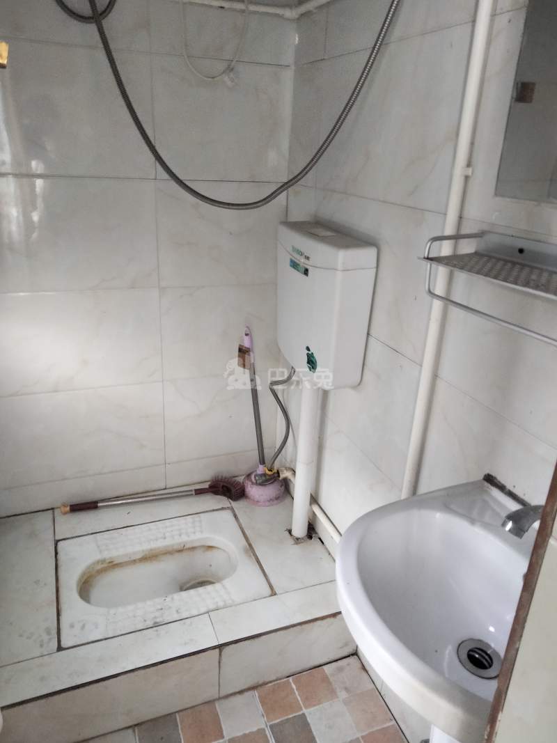 顺达花苑东区7382509卫生间图6