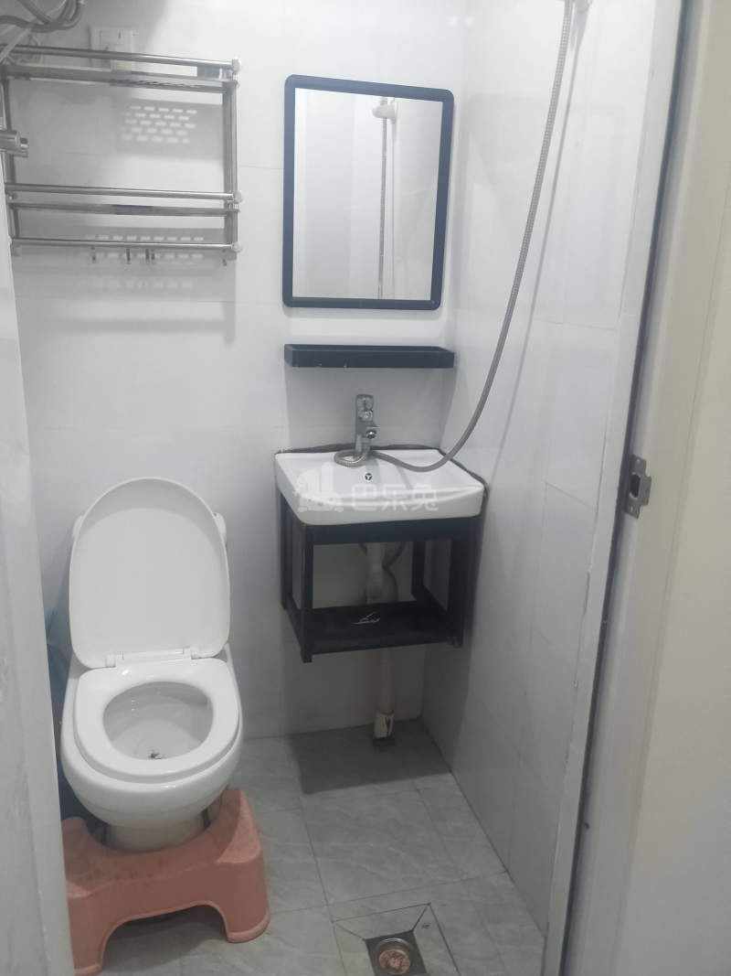 畈里张公寓7398843卫生间图9