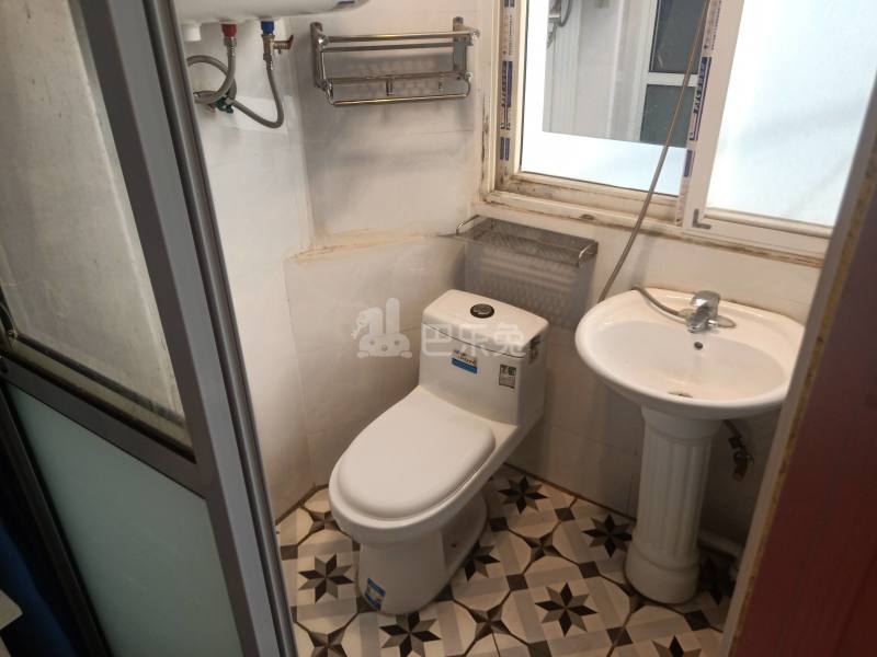 学前一村7412516卫生间图13