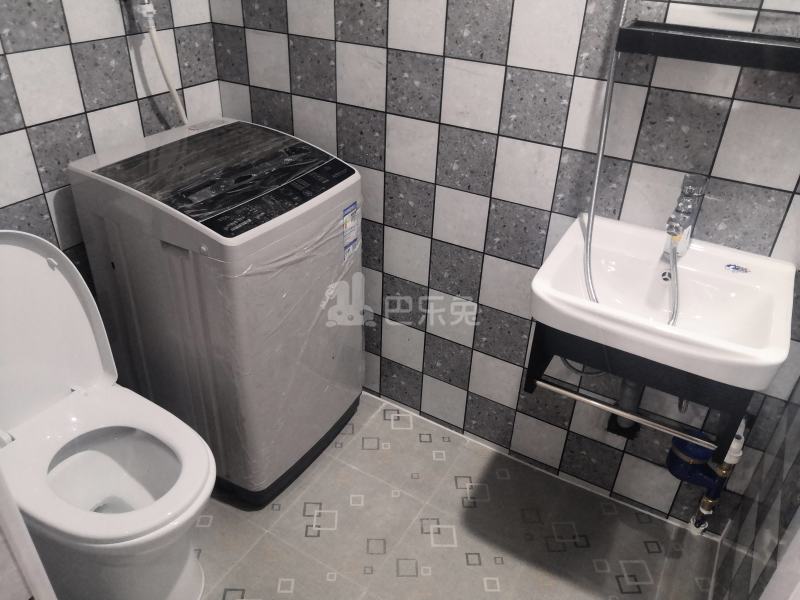 华高苑北区7414917卫生间图4