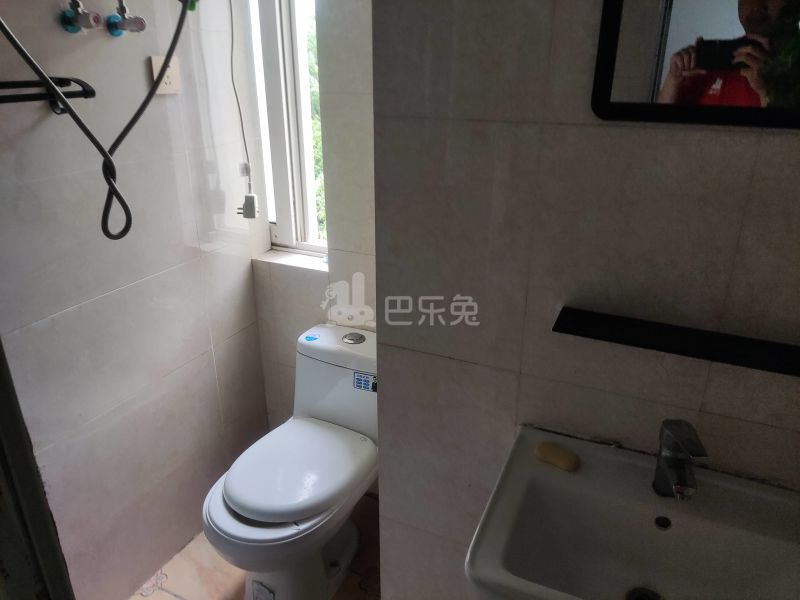 华高苑北区7414917卫生间图3