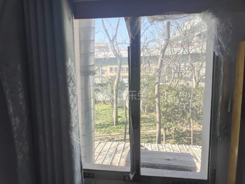 逸仙路3808号7426240卧室窗户图6