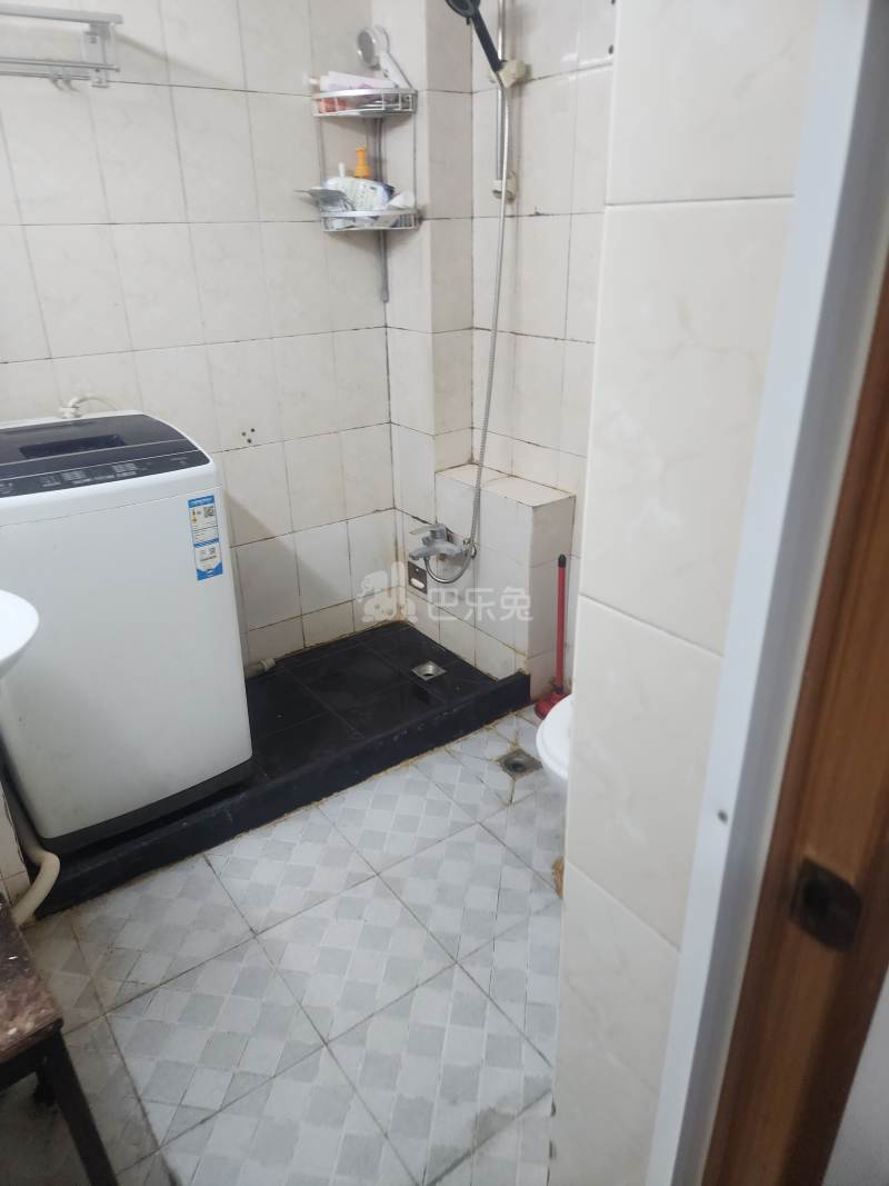 同鸣小区7436778卫生间图10