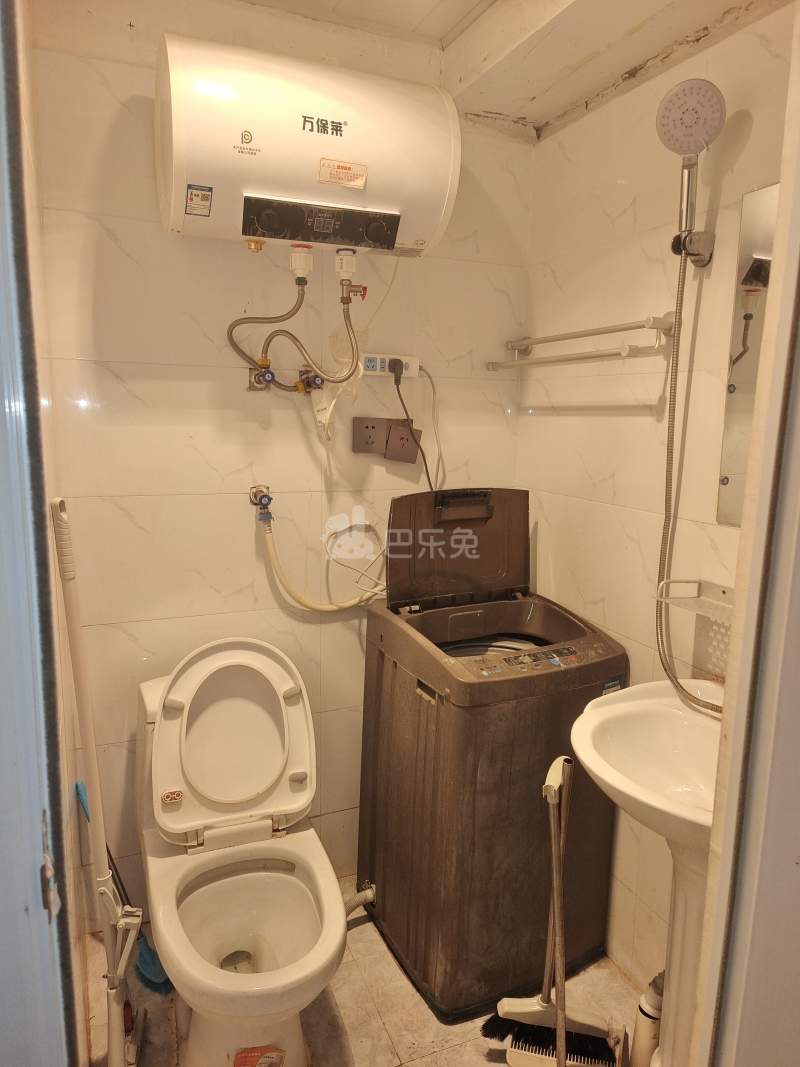 大上海国际商贸中心（花桥国际美车城）7472878卫生间图5